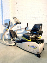 Charger l&#39;image dans la galerie, Vélo stationnaire couché T4R NuStep (usagé)
