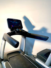 Charger l&#39;image dans la galerie, Life Fitness Discover SE3 95T Treadmill (usagé)
